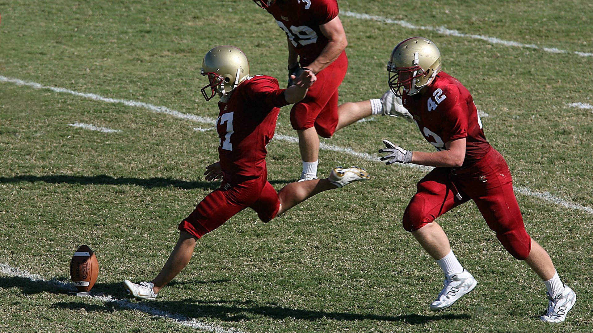 爱游戏在线登录入口-足球进阶课程教材通过国家级审定，足球基础训练视频全套